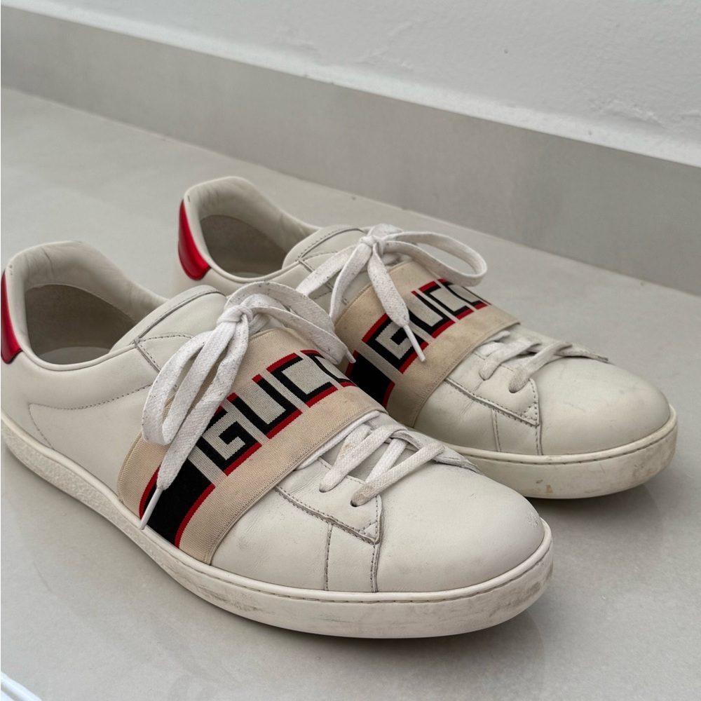Gucci Men’s White Sneakers with Logo Band